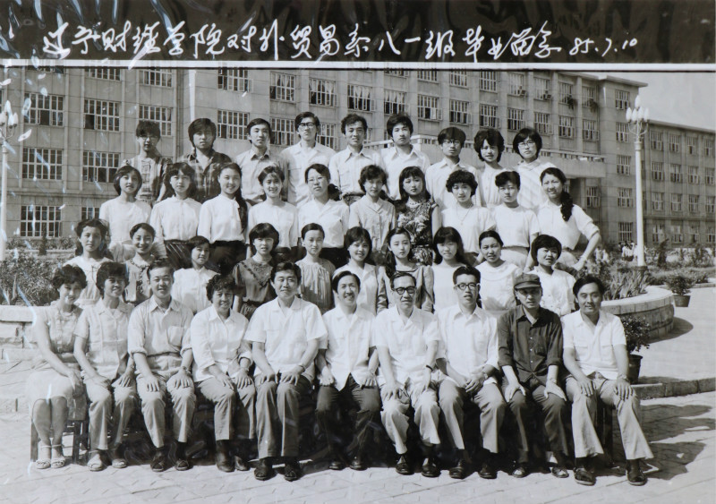 大1981届山西财经学院对外贸易系毕业留念 (2)_meitu_13.jpg